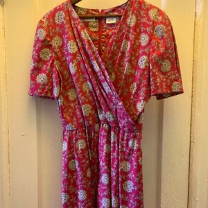 Red paisley print Liz Claiborne 12P shirt-dress with pockets.
